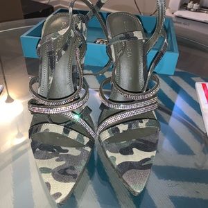 Army print w Rhinestone accents Heel